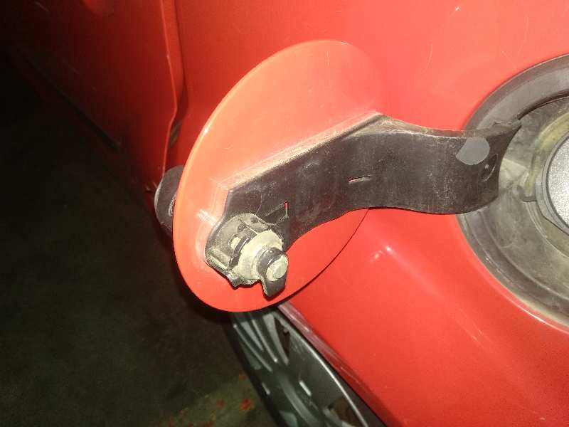 Tapa exterior combustible ford fiesta v 1.4 16v