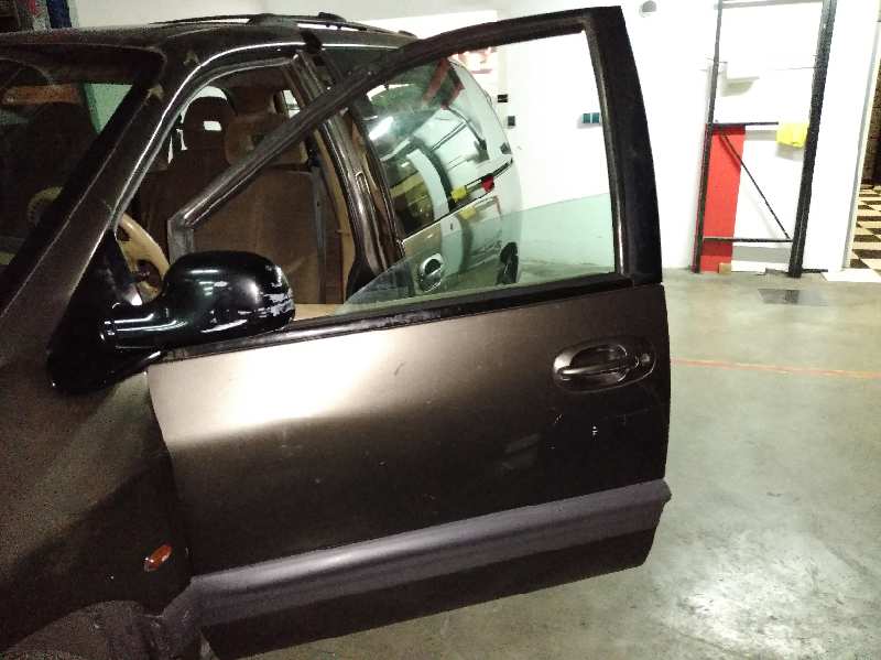 Puerta delantera izquierda chrysler voyager  grand voyager iii 3.8 i awd
