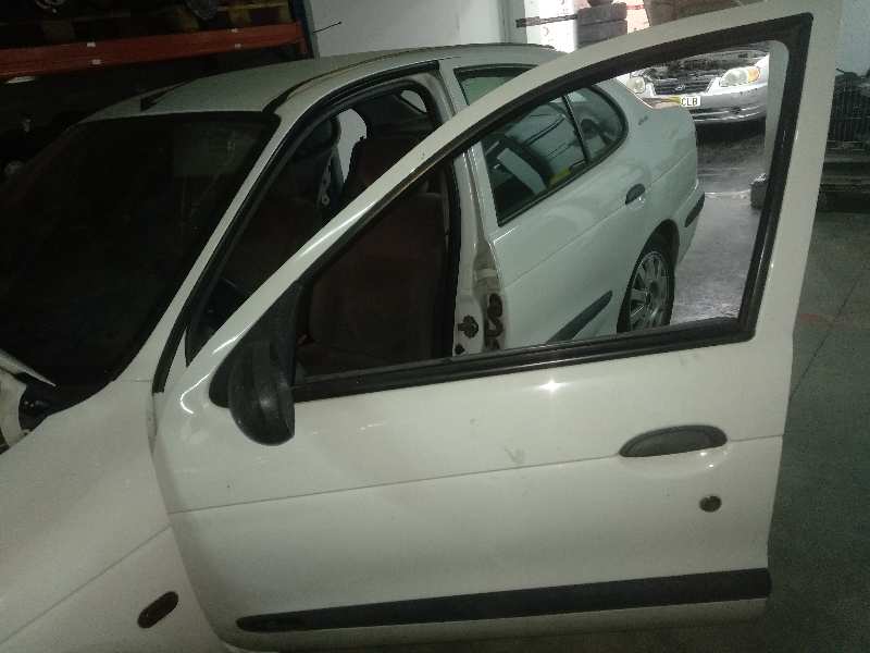 Puerta delantera izquierda renault megane i classic 1.6 16v (la00 la04 la0b la1