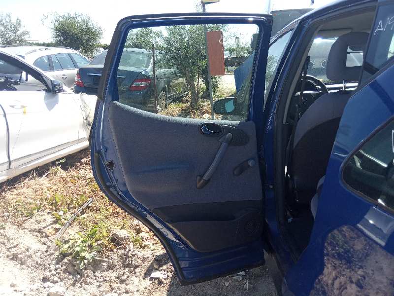 Puerta trasera izquierda mercedes-benz clase a a 140 (168.031 168.131)