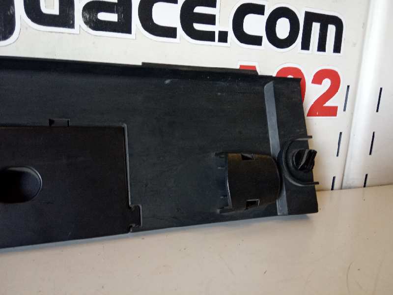Tapa caja fusibles bmw 5 520 d