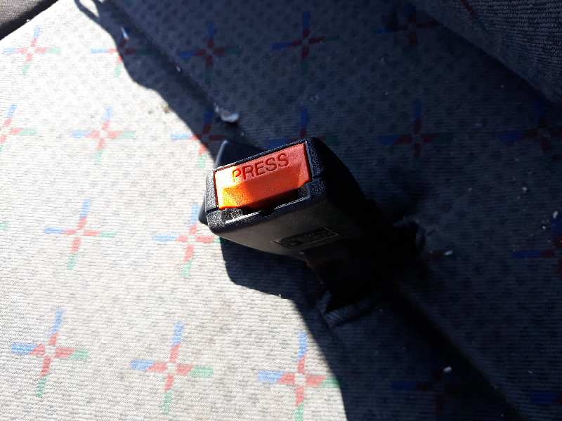 Anclaje cinturon delantero derecho nissan atleon 165 165      01