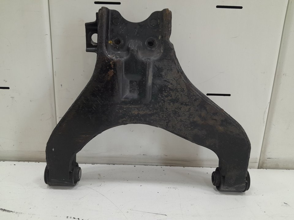 Brazo suspension inferior delantero izquierdo nissan cabstar 35.15 dci 45.15 dci 3.0 (f24m