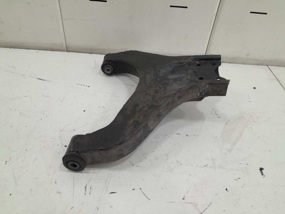 Brazo suspension inferior delantero izquierdo nissan cabstar 35.15 dci 45.15 dci 3.0 (f24m