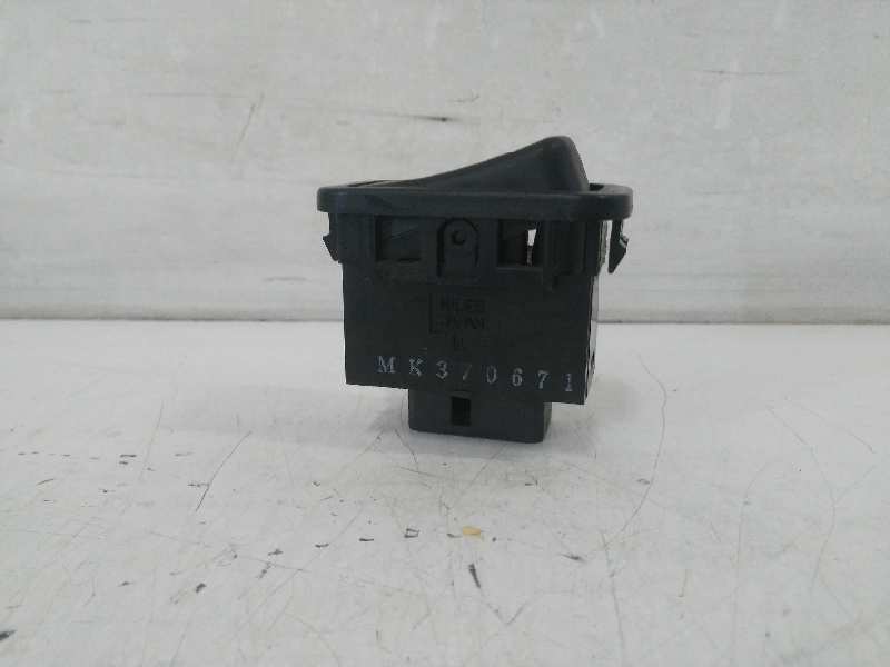 Interruptor antiniebla delantero mitsubishi canter 0199  ki 