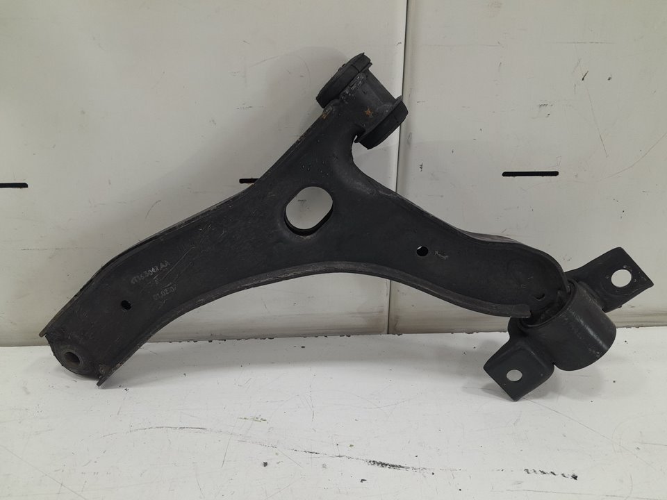 Brazo suspension inferior delantero derecho nissan almera       0.12  .