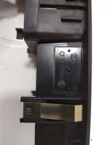 Mando elevalunas delantero derecho fiat freemont 2.0 jtd