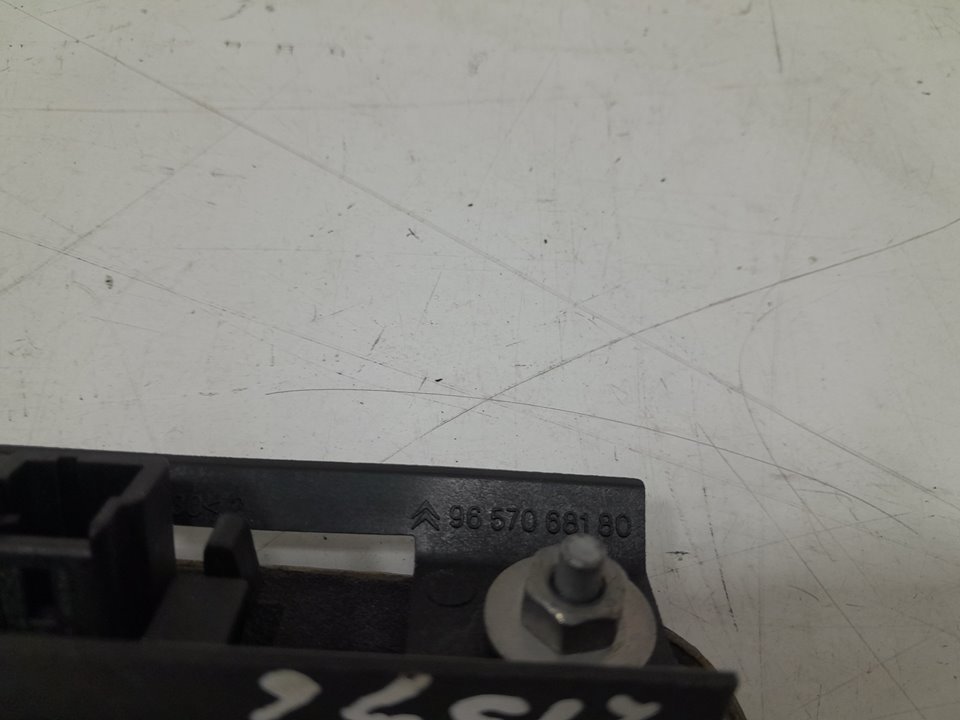 Pulsador porton trasero 1.4 16v