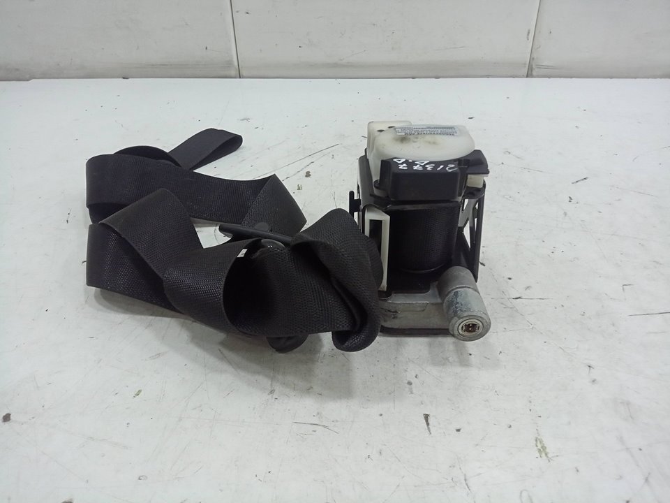 Cinturon seguridad delantero derecho c 200 kompressor (203.745)