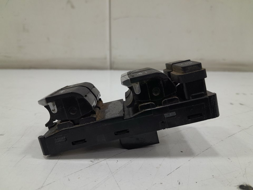 Mando elevalunas delantero izquierdo audi q3 (8ug) attraction     