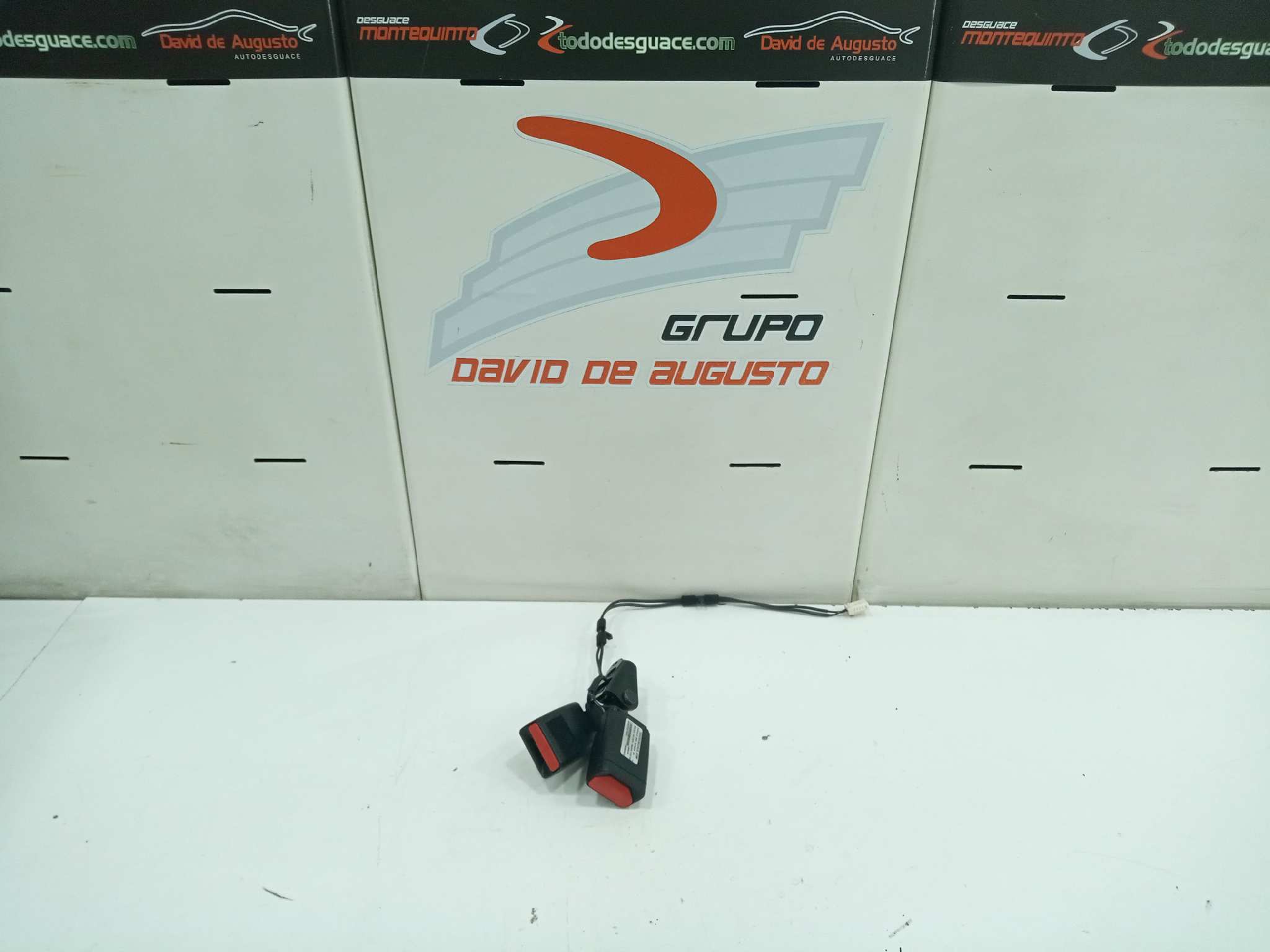 Anclaje cinturon trasero central chrysler gran voyager  rg    