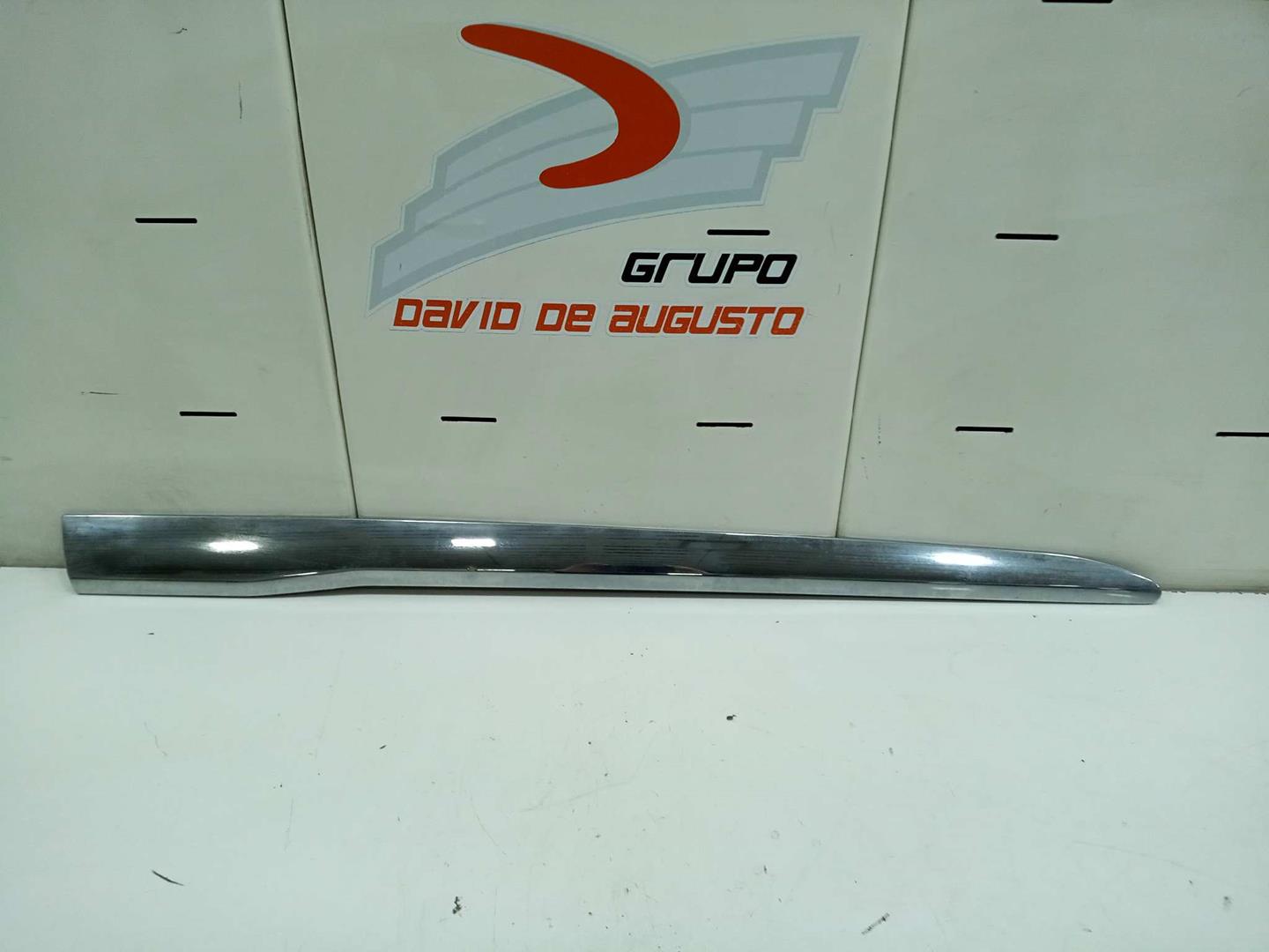 Moldura puerta  delantera derecha citroen ds3 base      09.09 
