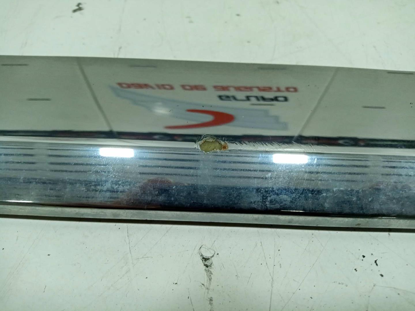 Moldura puerta  delantera derecha citroen ds3 base      09.09 