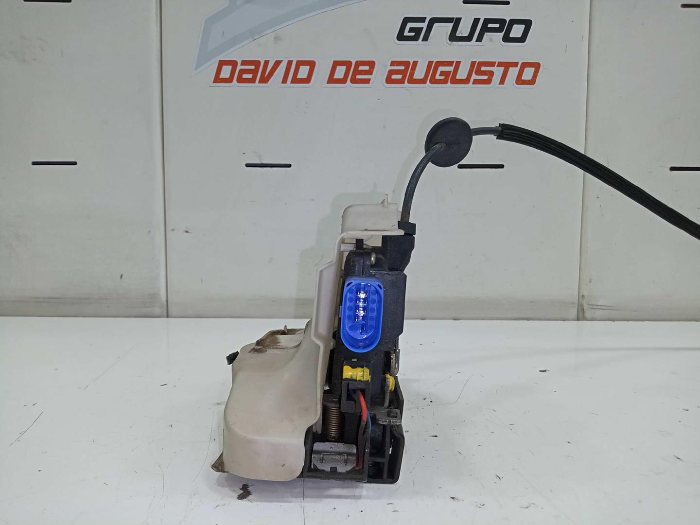 Cerradura puerta delantera derecha volkswagen golf v berlina (1k1