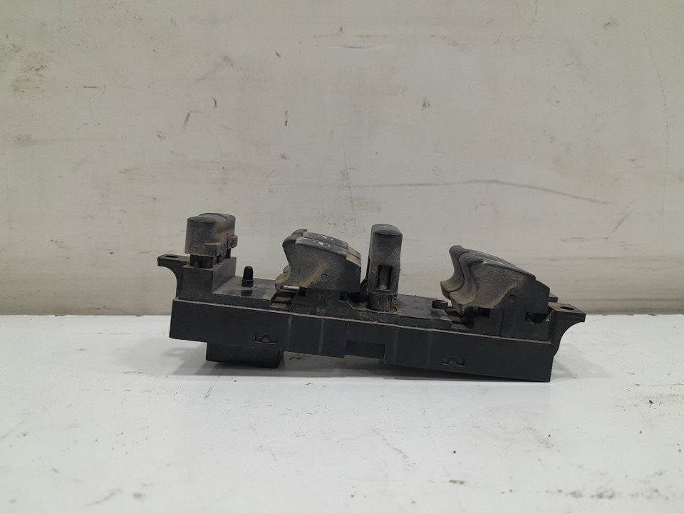 Mando elevalunas delantero izquierdo volkswagen golf iv 1.9 tdi