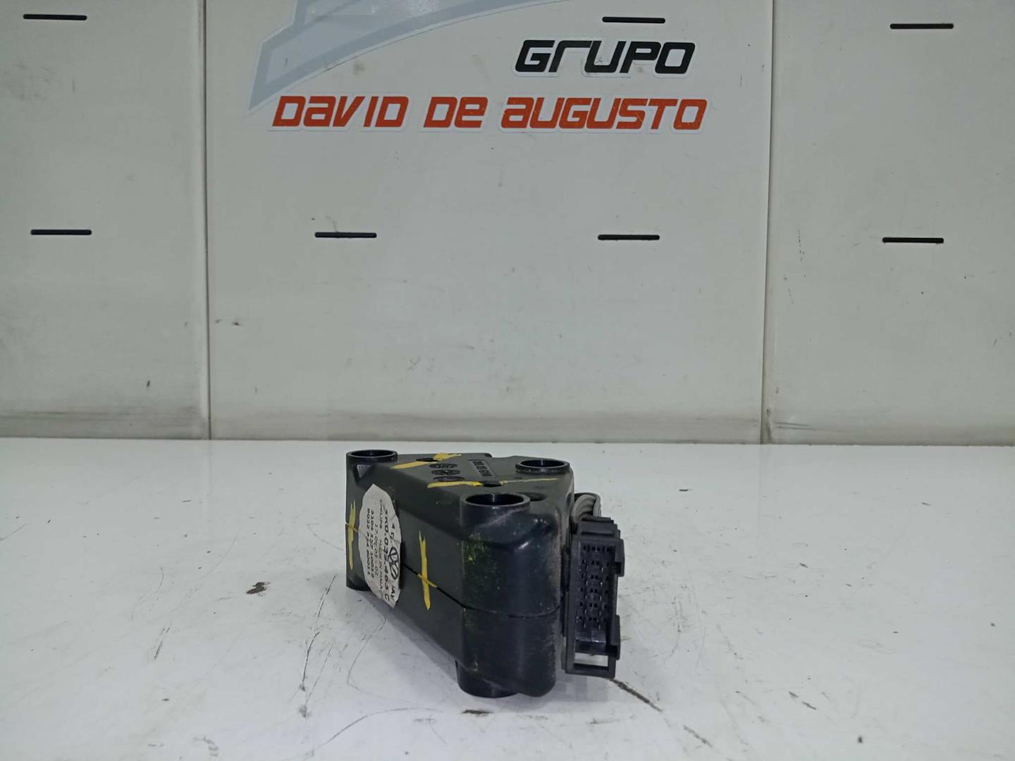 Amplificador de sonido derecha volkswagen golf v berlina (1k1