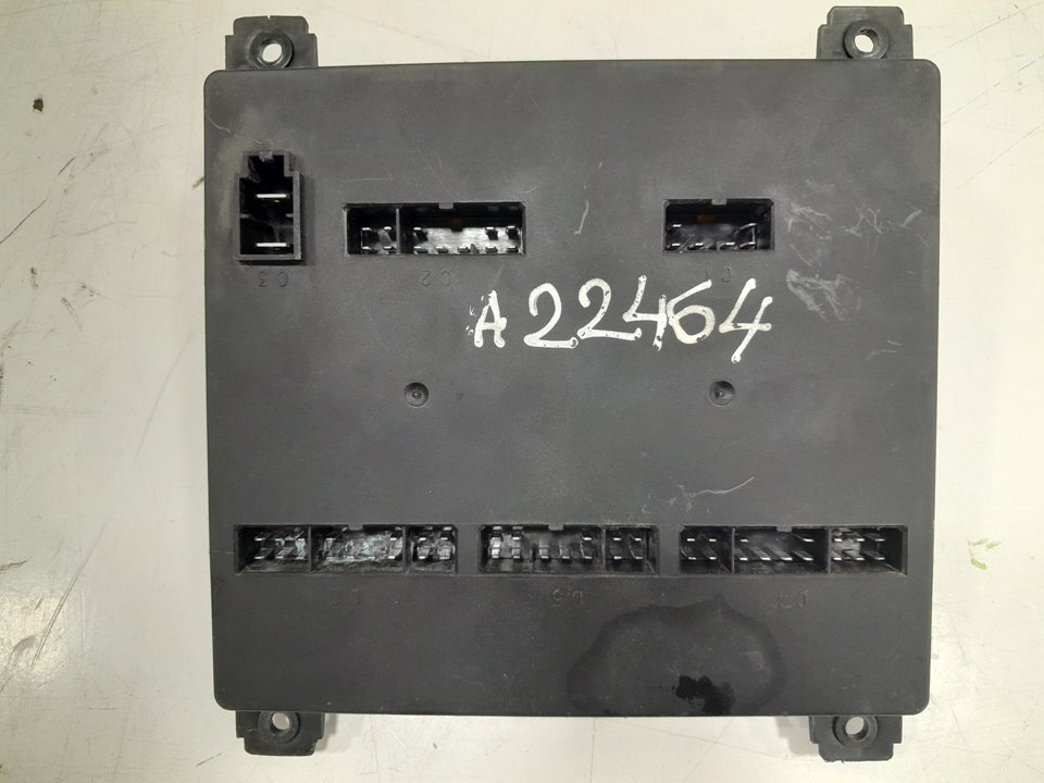 Caja reles / fusibles nissan atleon.110 110.56     