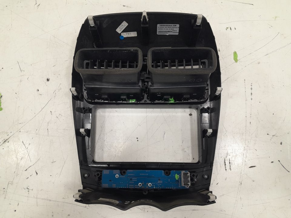 Carcasa central de radio mitsubishi asx (ga0w) challeng