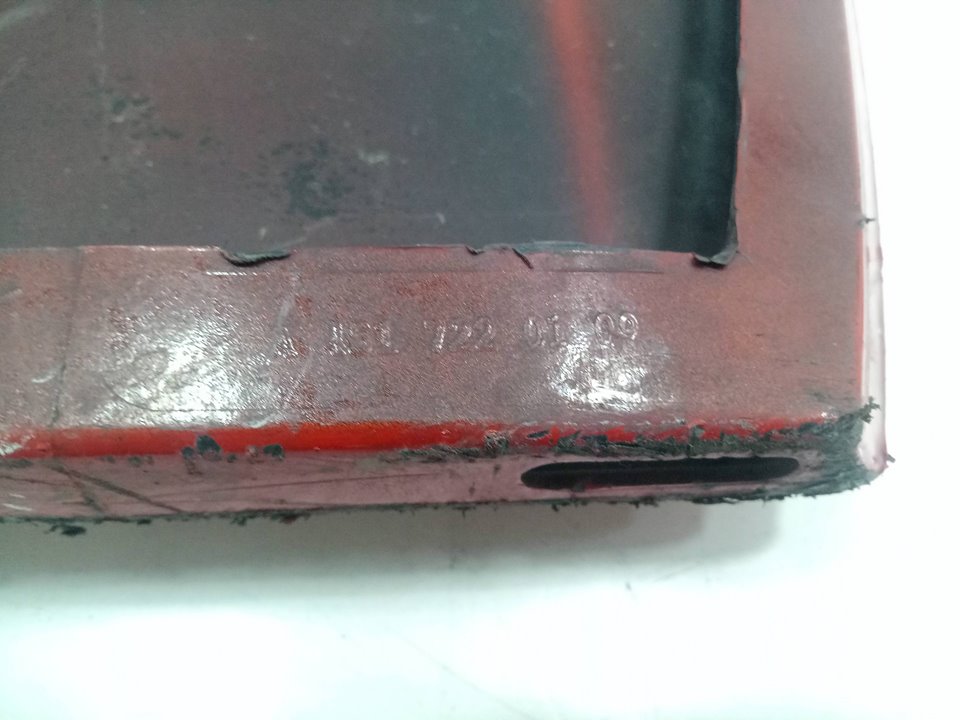 Embellecedor puerta delantera izquierda 1.0 (451.330 451.334)