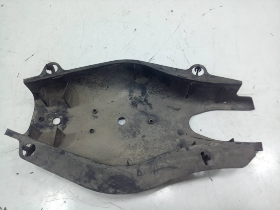 Cubierta suspension trasera derecha mercedes-benz clase c c 200 cdi (204.001)