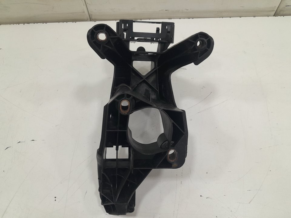 Soporte audi q3 (8ug) attraction     