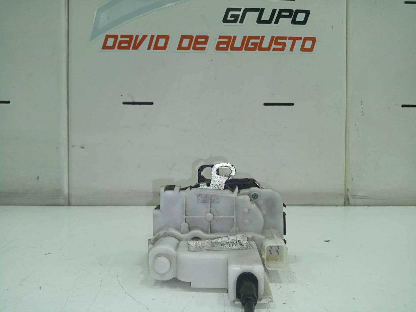 Cerradura puerta delantera derecha fiat 500 (312) lounge        