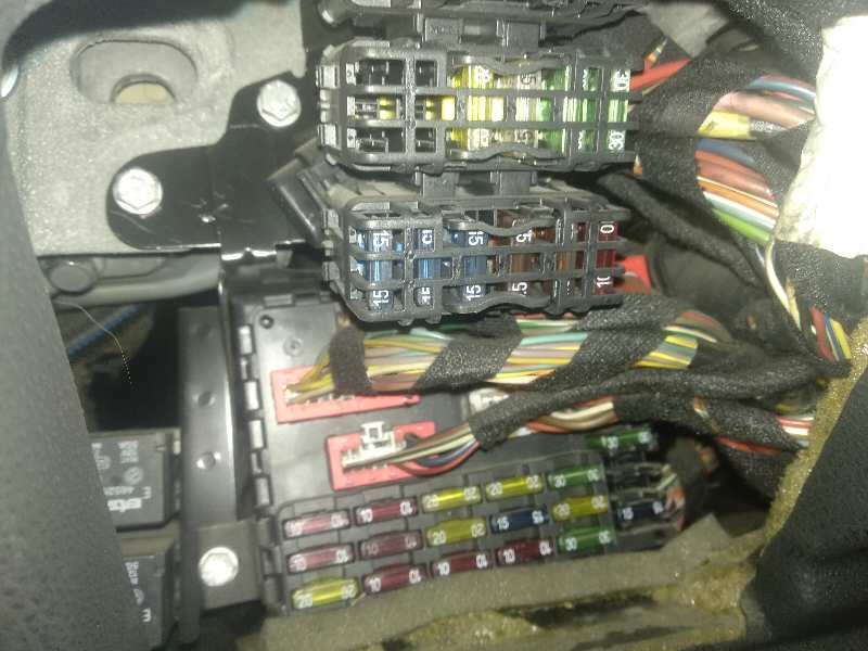 Caja reles / fusibles alfa romeo 156 1.9 jtd (932.a2b00 932.a2c00)