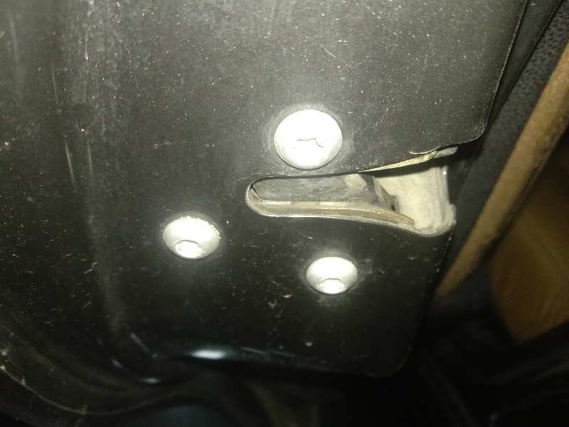 Cerradura puerta trasera izquierda alfa romeo 156 1.9 jtd (932.a2b00 932.a2c00)