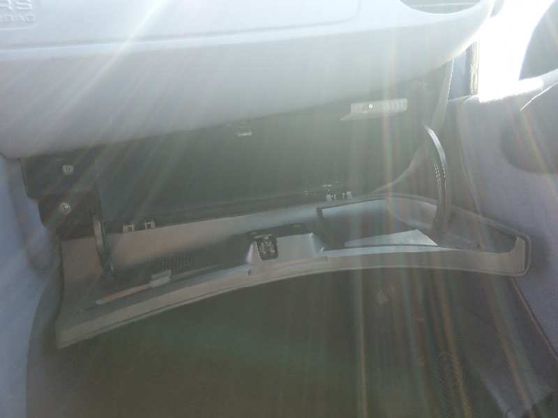 Guantera mercedes-benz clase a a 140 (168.031 168.131)