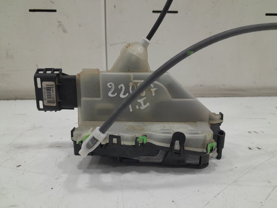 Cerradura puerta trasera izquierda peugeot 3008 limusina 1.2