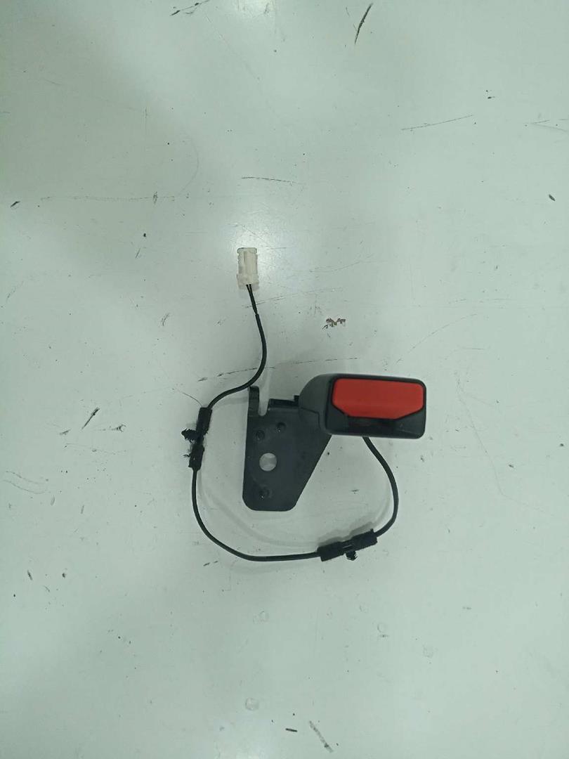 Anclaje cinturon trasero derecho chrysler gran voyager  rg    