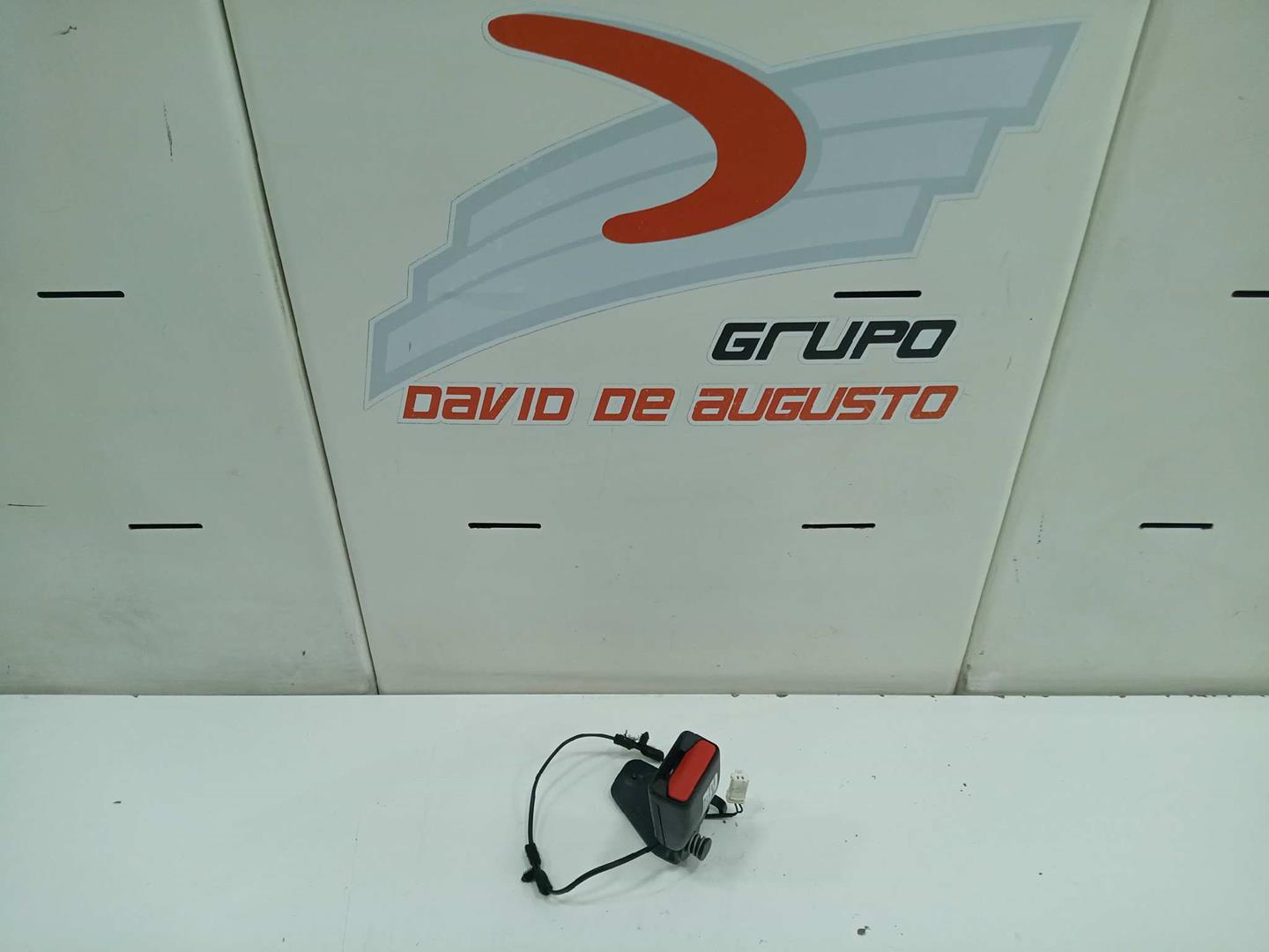 Anclaje cinturon trasero derecho chrysler gran voyager  rg    