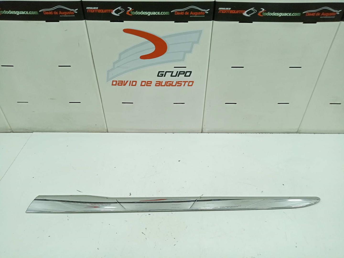 Moldura puert delantera izquierda citroen ds3 base      09.09 