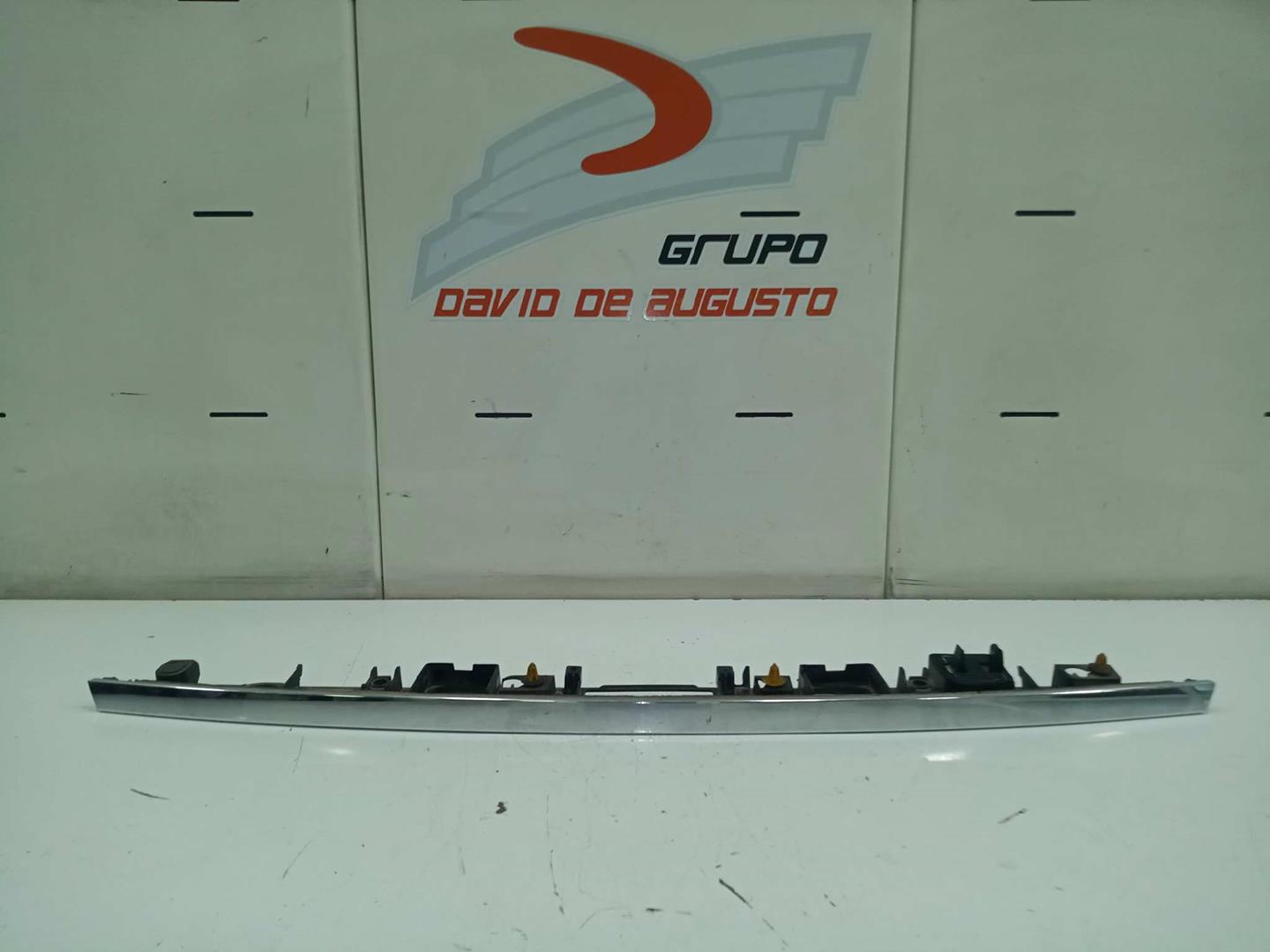 Embellecedor porton trasero mercedes-benz clase c c 300 cdi 4matic (204.092)
