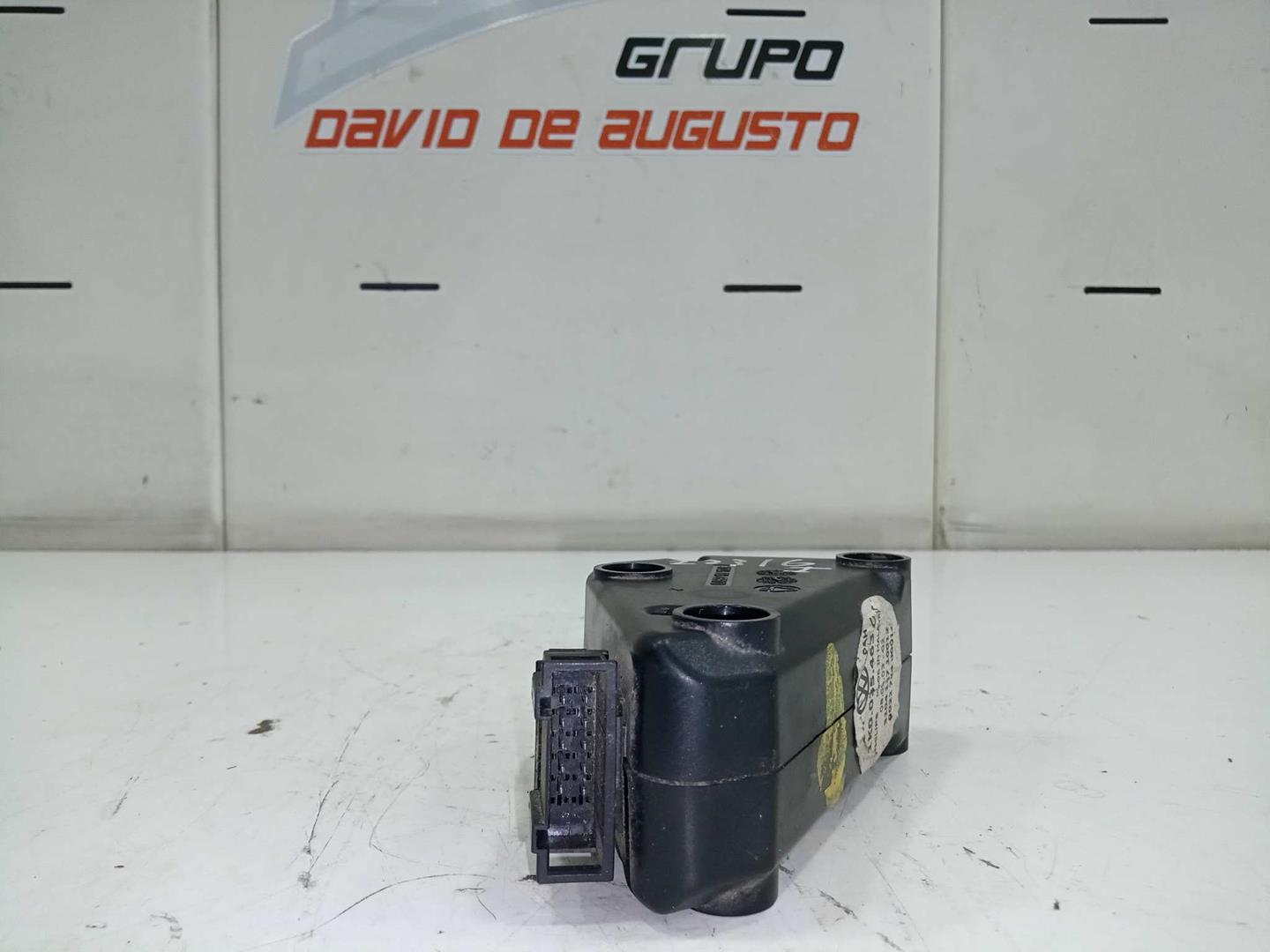 Amplificador de soido izqierda volkswagen golf v berlina (1k1
