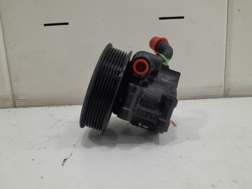 Bomba direccion ford transit  caja cerrada  06