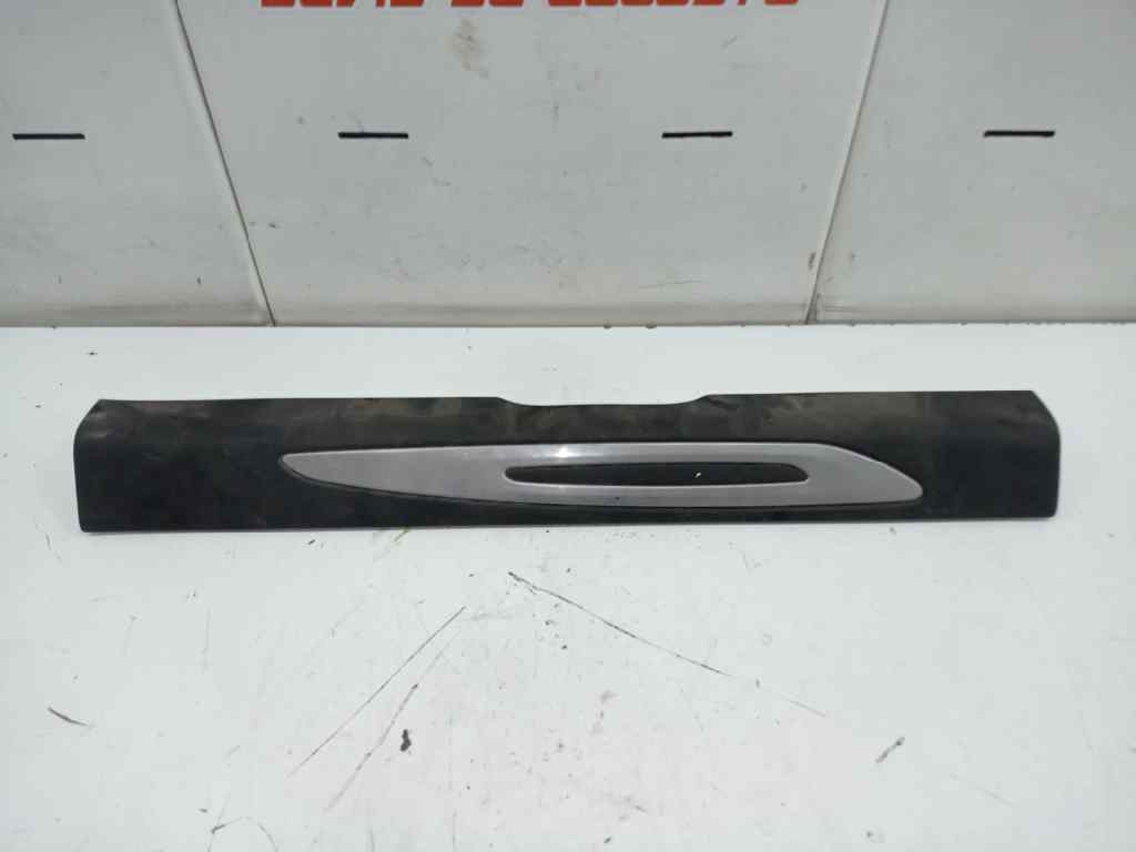 Moldura citroen ds3 base      09.09 