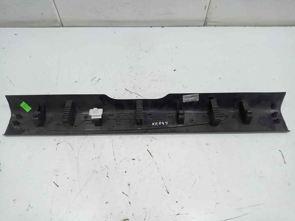 Moldura citroen ds3 base      09.09 