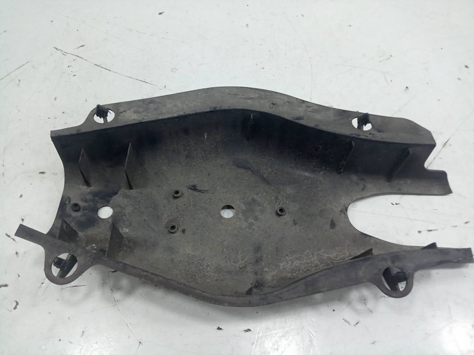 Cubierta suspension trasera izquierda mercedes-benz clase c c 200 cdi (204.001)