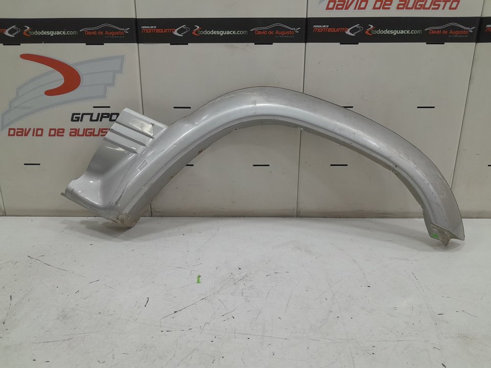 Moldura delantera derecha mitsubishi montero 