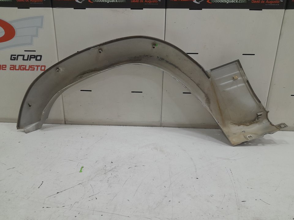 Moldura delantera derecha mitsubishi montero 