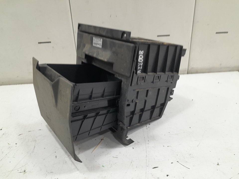 Cajon portaobjetos renault t 460 dti 11 460 euro 