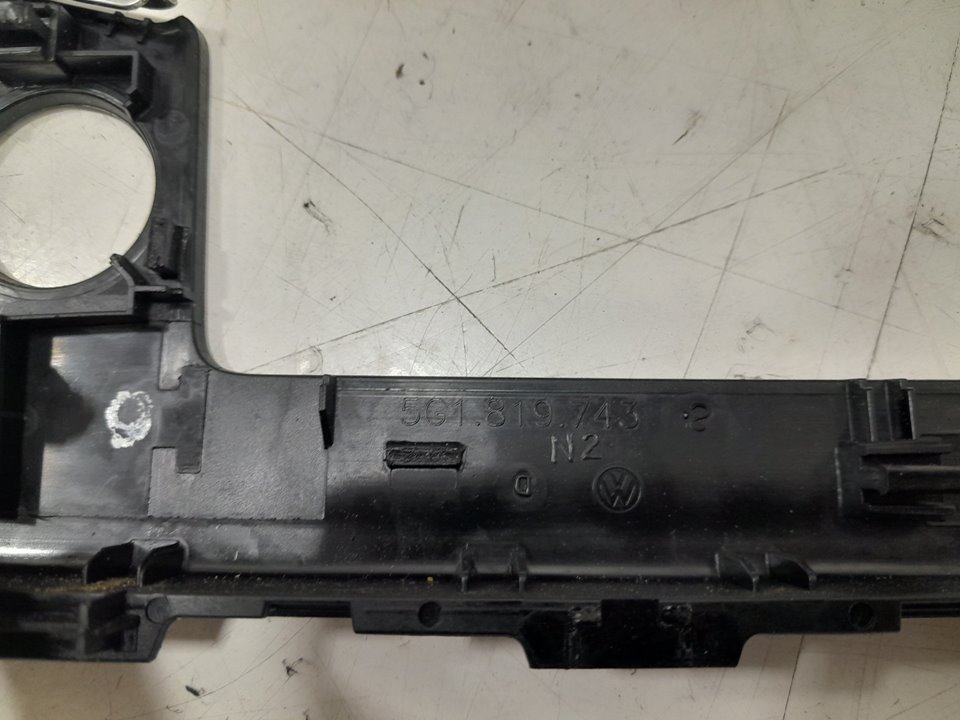 Carcasa central de radio volkswagen golf vii variant 1.6 tdi