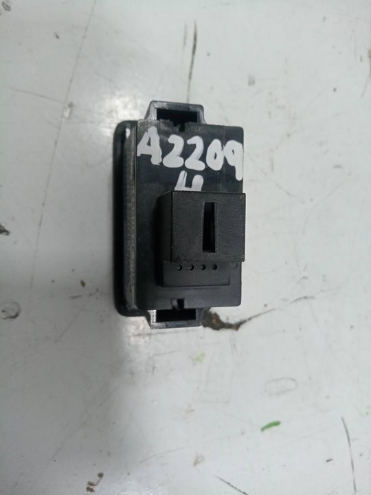Interruptor porton trasero audi q3 (8ug) attraction     