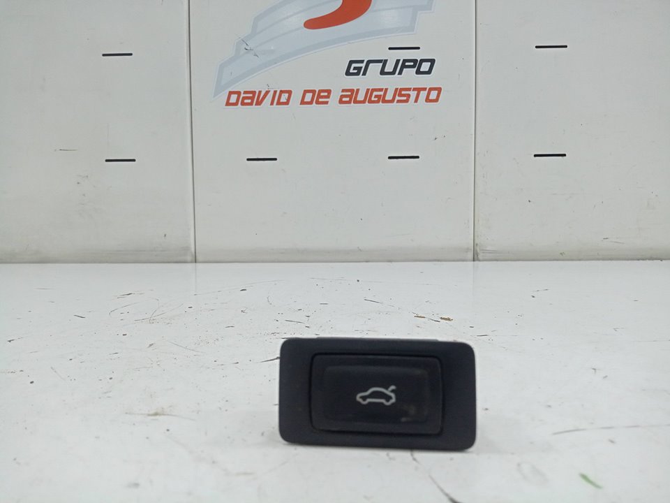 Interruptor porton trasero audi q3 (8ug) attraction     