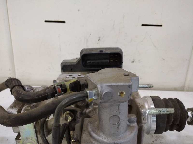 Abs toyota auris 1.8 hybrid (zwe186_)