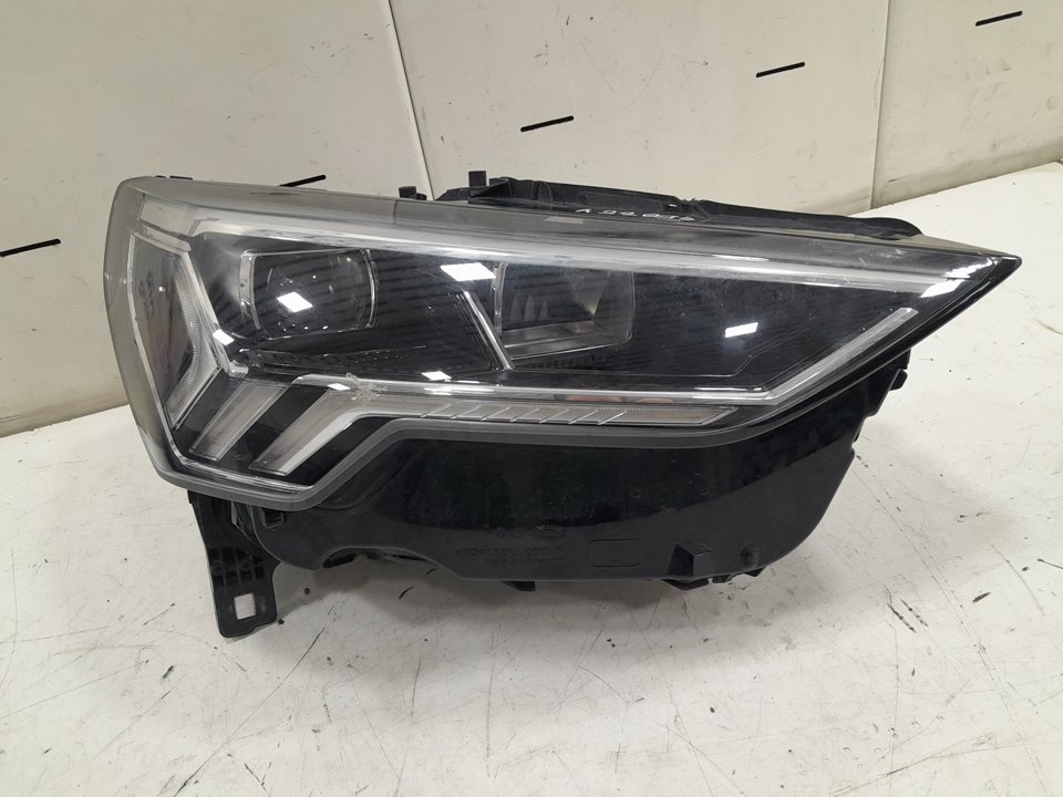 Faro derecho audi q3   (8ug) attraction      01.15