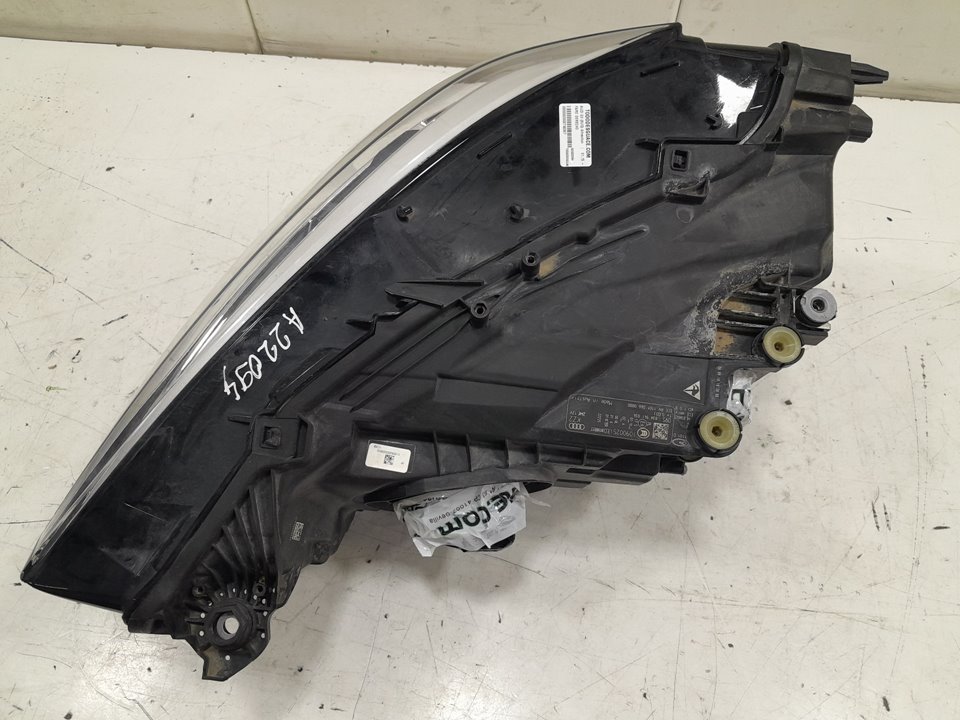 Faro derecho audi q3   (8ug) attraction      01.15