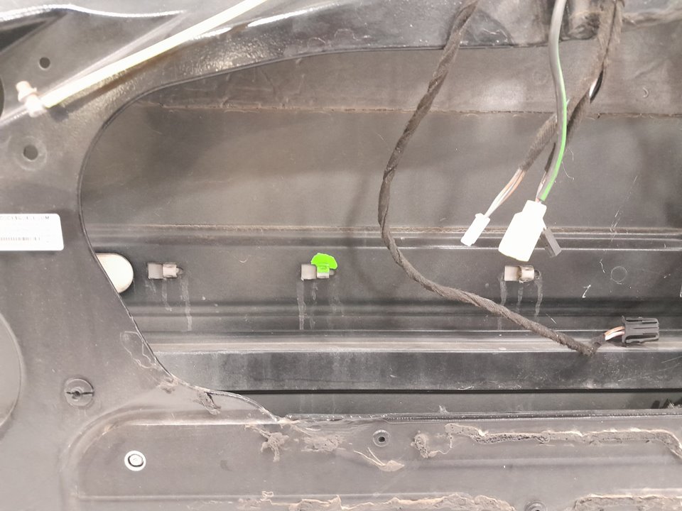 Puerta delantera izquierda 