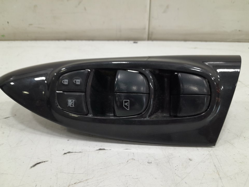 Mando elevalunas delantero izquierdo nissan juke 1.6